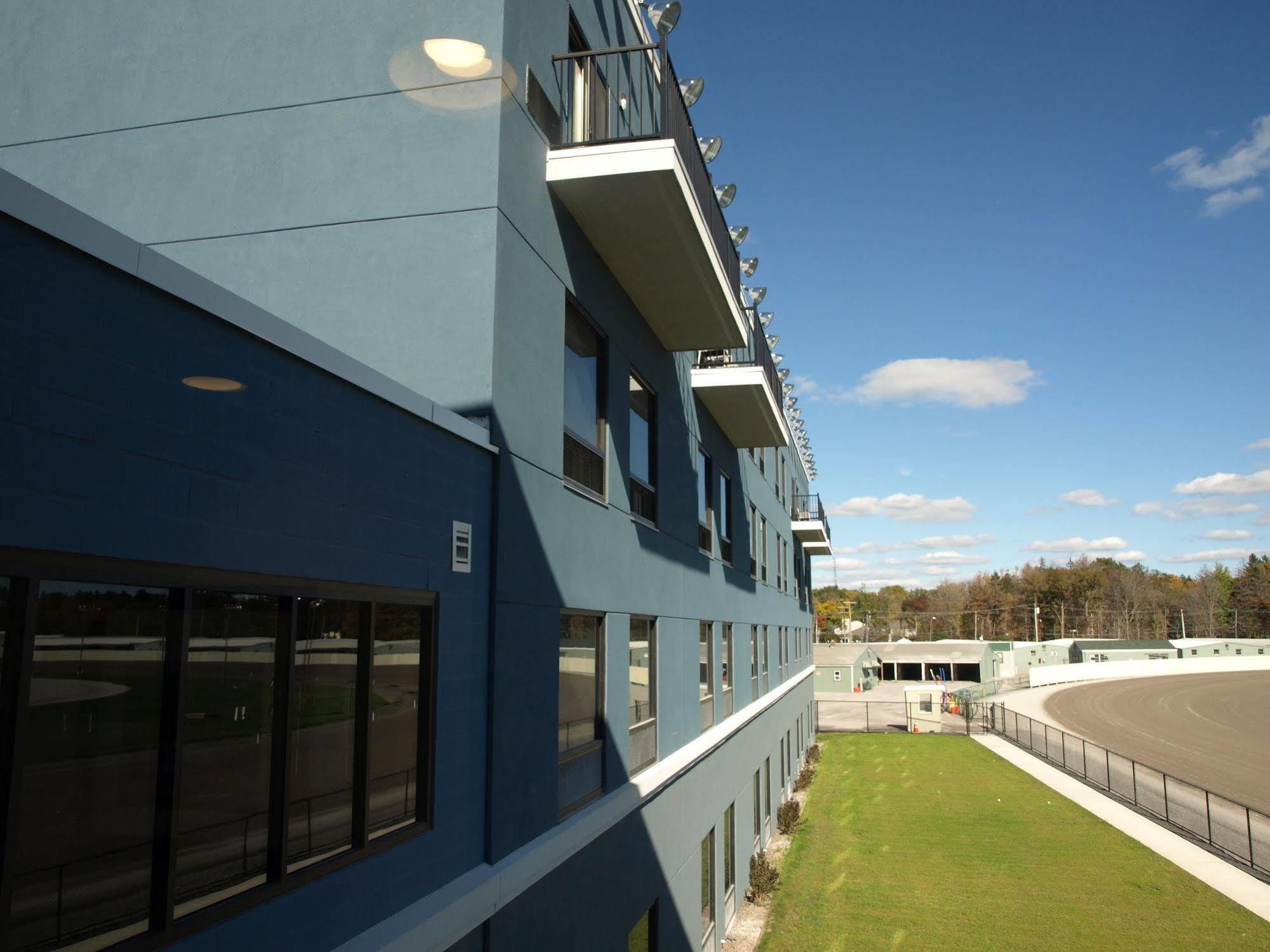 Hotel At Batavia Downs Exterior photo